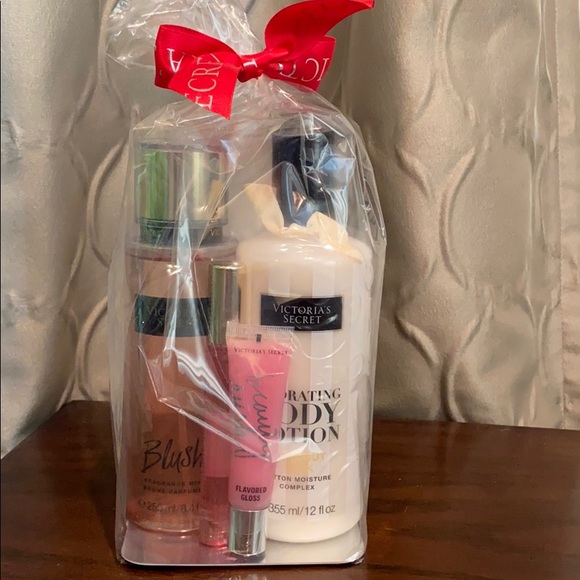 Victoria's Secret Other - Victoria’s Secret 𝐆𝐢𝐟𝐭 Set - 4 Full Sized Item